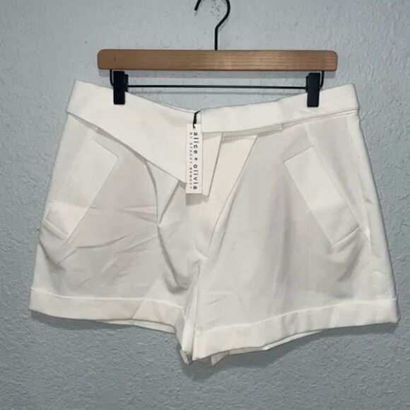 Alice & Olivia Chad Asymmetrical Short In White size 12 NWT - Picture 4 of 10